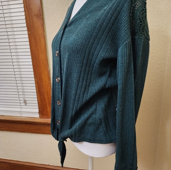 Like New! Maurices Long Sleeve Button Down Tie Front Green Top~ XS~ - Picture 4 of 11